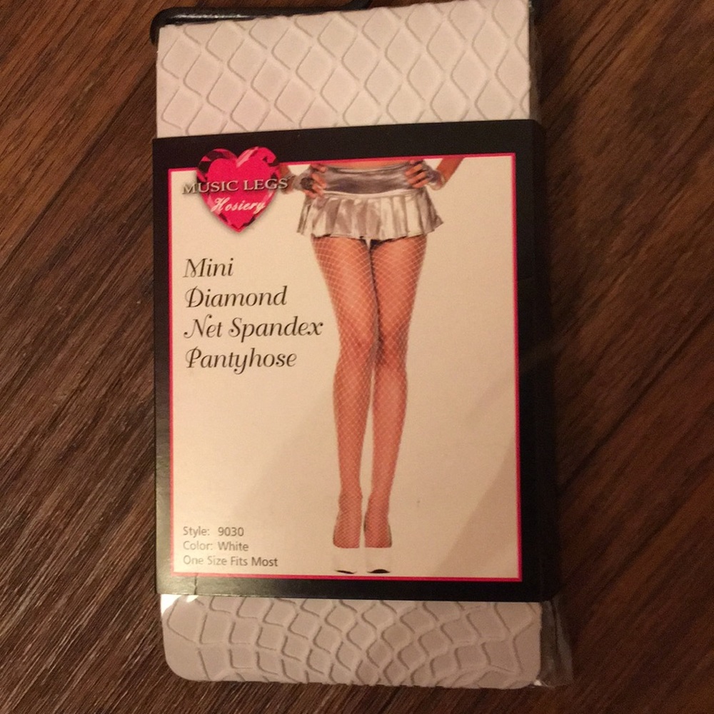 Music Leg Hosiery White Fishnet PantyHose.